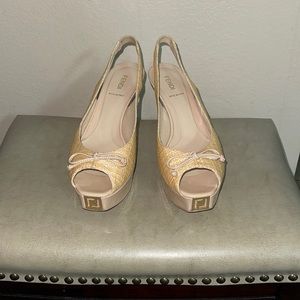 Fendi tan patent leather heels size 38.5